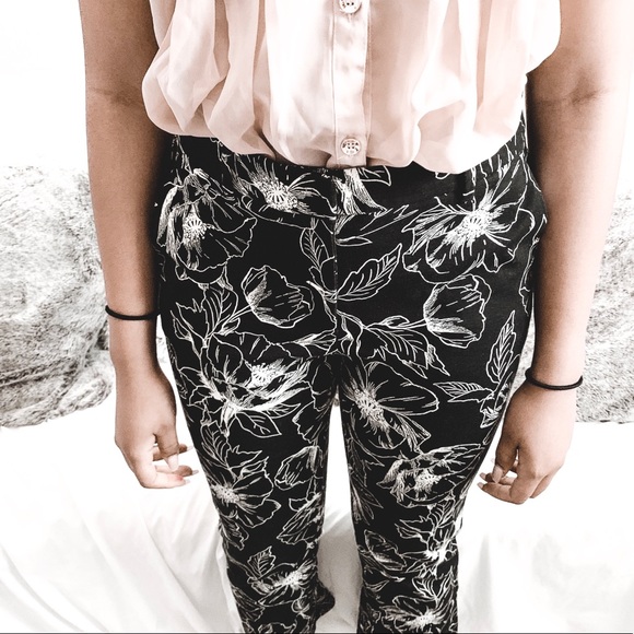 White House Black Market Pants - The Flare crop